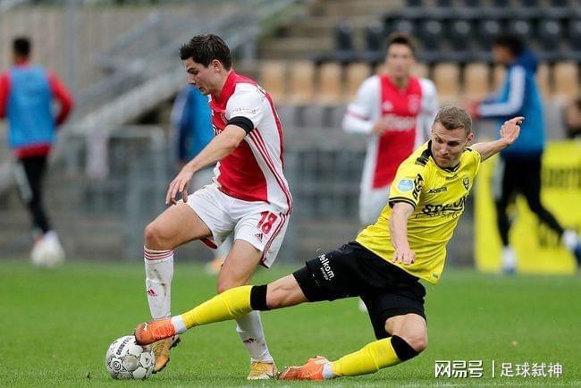 关于费耶诺德集结日豪取连胜，志在德国杯名次提升，态度坚定，年轻球员得到机会的信息