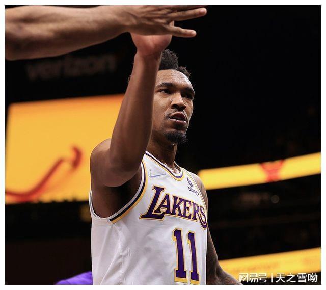 包含C罗怒砍30分浓眉哥关键时刻爆冷，媒体一致点评：风云突变里昂清晨远射贴柱的词条